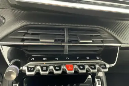 Photo 15 Peugeot 2008  PureTech 130 S&S BVM6