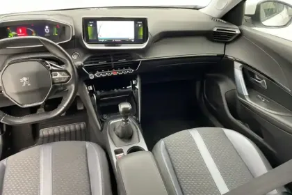 Photo 9 Peugeot 2008  PureTech 130 S&S BVM6