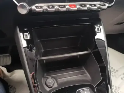 Photo 52 Peugeot 208  Electrique 50 kWh 136ch