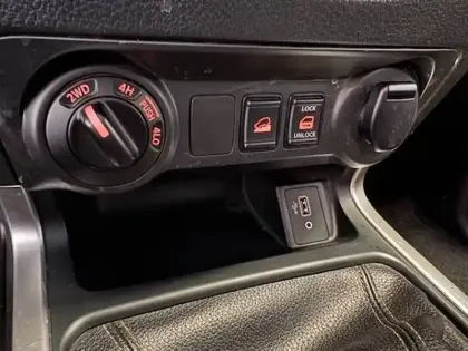 Photo 31 Nissan Navara  2.3 DCI 160 KING CAB