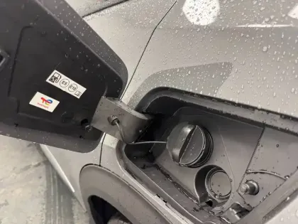 Photo 68 Peugeot 2008  Hybrid 145 e-DCS6