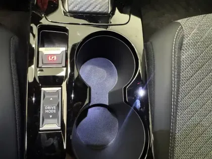 Photo 56 Peugeot 2008  Hybrid 145 e-DCS6