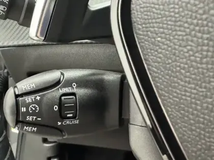 Photo 54 Peugeot 2008  Hybrid 145 e-DCS6