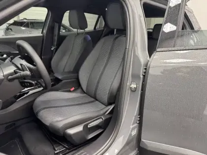 Photo 75 Peugeot 2008  Hybrid 145 e-DCS6