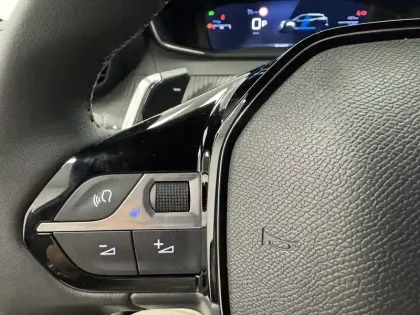 Photo 82 Peugeot 2008  Hybrid 145 e-DCS6