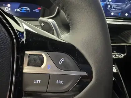 Photo 52 Peugeot 2008  Hybrid 145 e-DCS6