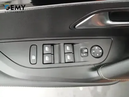 Photo 11 Peugeot 2008  Electrique 136 ch