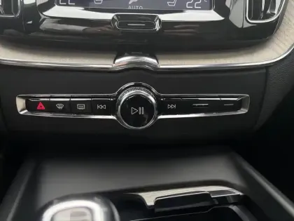 Photo 12 Volvo Xc60  T8 Twin Engine 303 ch + 87 ch Geartronic 8