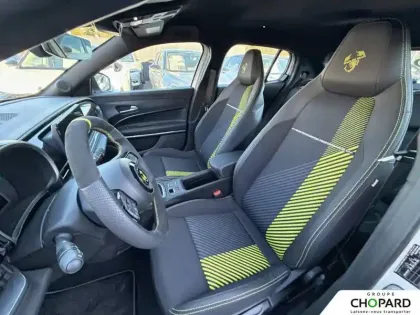 Photo 10 Abarth 600  e 240 ch