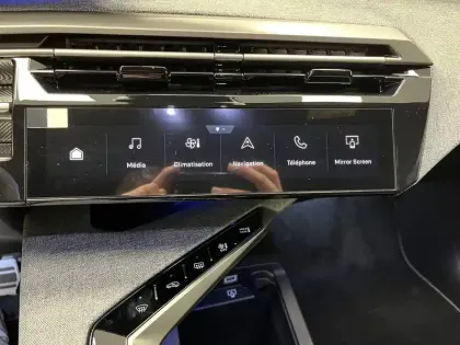 Photo 33 Peugeot 3008  Electrique 210 ch 73 kWh