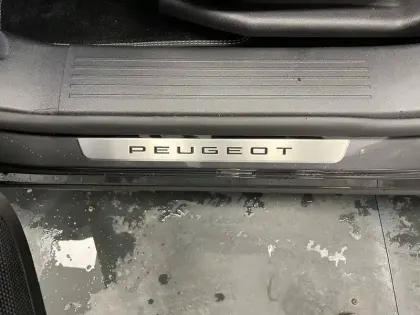 Photo 27 Peugeot 3008  Electrique 210 ch 73 kWh