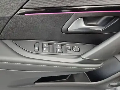 Photo 36 Peugeot 208  Electrique 50 kWh 136ch