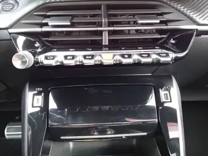 Photo 26 Peugeot 2008  PureTech 130 S&S EAT8