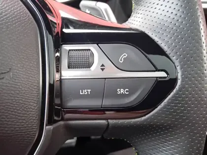 Photo 17 Peugeot 2008  PureTech 130 S&S EAT8