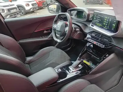 Photo 12 Peugeot 2008  PureTech 130 S&S EAT8