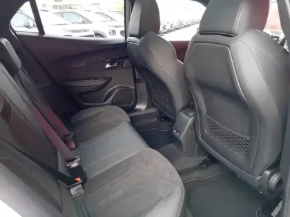 Photo 13 Peugeot 2008  PureTech 130 S&S EAT8