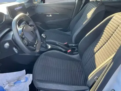 Photo 42 Peugeot 208  PureTech 100 S&S BVM6