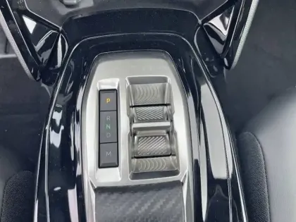 Photo 21 Peugeot 2008  Hybrid 145 e-DCS6