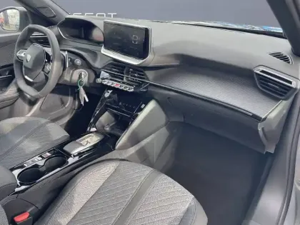 Photo 17 Peugeot 2008  Hybrid 145 e-DCS6