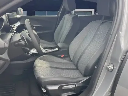 Photo 13 Peugeot 2008  Hybrid 145 e-DCS6