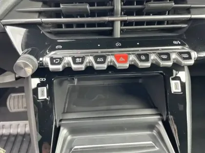 Photo 22 Peugeot 2008  Hybrid 145 e-DCS6