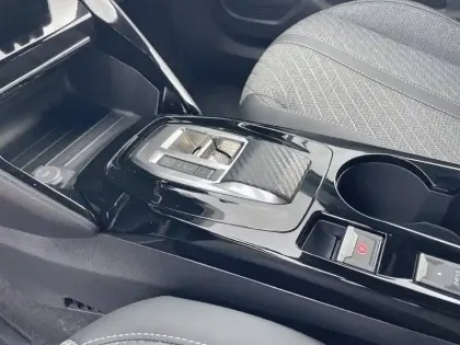 Photo 20 Peugeot 2008  Hybrid 145 e-DCS6