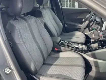 Photo 18 Peugeot 2008  Hybrid 145 e-DCS6