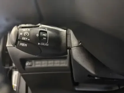 Photo 34 Peugeot 2008  Hybrid 145 e-DCS6