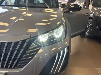 Photo 35 Peugeot 2008  Hybrid 145 e-DCS6