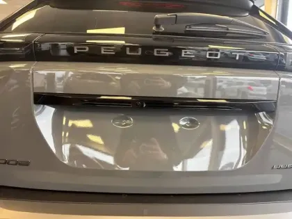 Photo 39 Peugeot 2008  Hybrid 145 e-DCS6