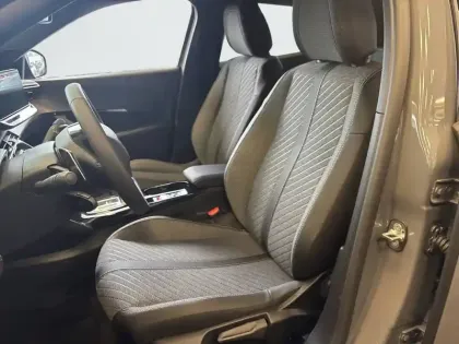 Photo 30 Peugeot 2008  Hybrid 145 e-DCS6