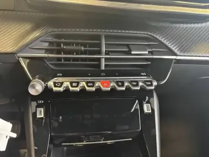 Photo 17 Peugeot 2008  Hybrid 145 e-DCS6