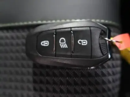 Photo 11 Peugeot 208  BlueHDi 100 S&S BVM6