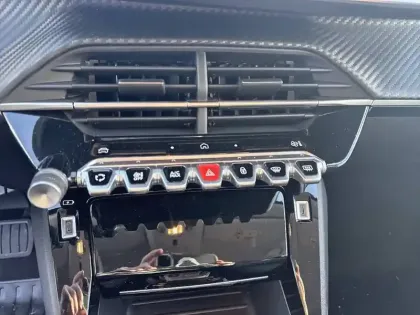 Photo 18 Peugeot 208  Hybrid 110 e-DCS6