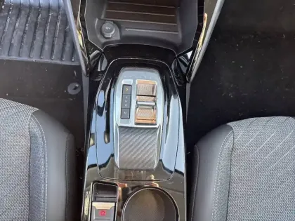 Photo 13 Peugeot 208  Hybrid 110 e-DCS6