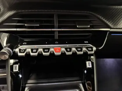 Photo 8 Peugeot 2008  Hybrid 145 e-DCS6