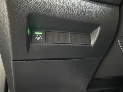 Photo 10 Peugeot 2008  Hybrid 145 e-DCS6