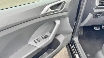 Photo 12 Volkswagen T-cross  1.0 TSI 110 Start/Stop DSG7