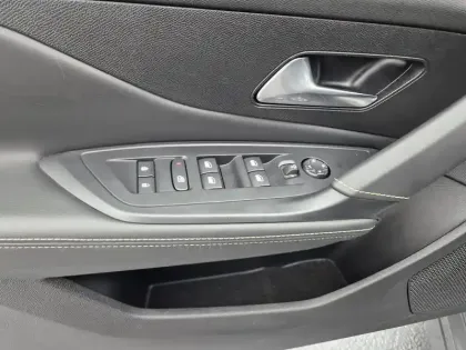 Photo 60 Peugeot 308  Electrique 54 kWh 156ch