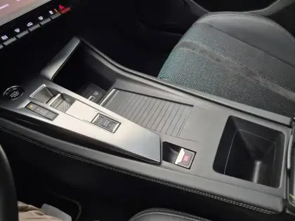 Photo 51 Peugeot 308  Electrique 54 kWh 156ch