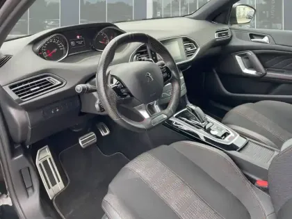 Photo 16 Peugeot 308  PureTech 130ch S&S EAT8