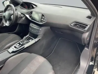 Photo 18 Peugeot 308  PureTech 130ch S&S EAT8