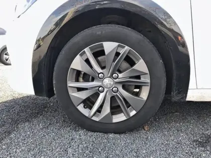 Photo 12 Peugeot 208  Electrique 50 kWh 136ch