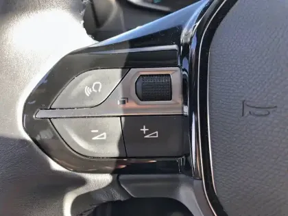 Photo 18 Peugeot 208  Electrique 50 kWh 136ch