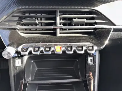 Photo 20 Peugeot 208  Electrique 50 kWh 136ch