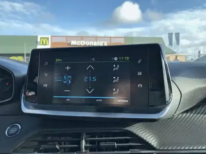 Photo 21 Peugeot 208  Electrique 50 kWh 136ch