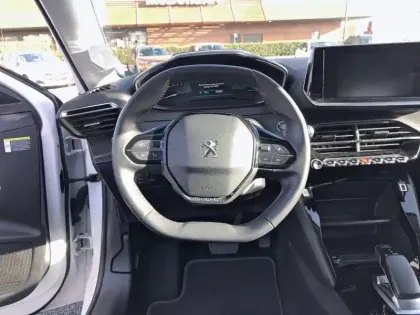 Photo 8 Peugeot 208  Electrique 50 kWh 136ch