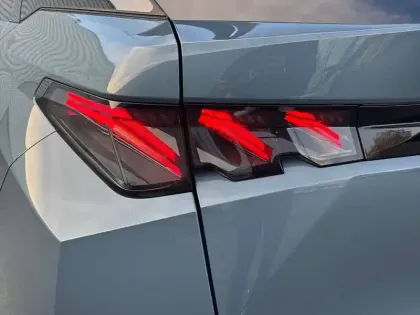 Photo 16 Peugeot 3008  Hybrid 145 e-DCS6