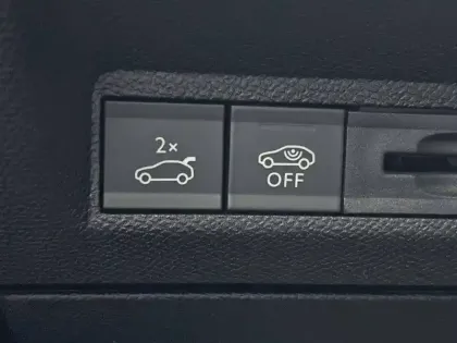 Photo 23 Peugeot 3008  Hybrid 145 e-DCS6