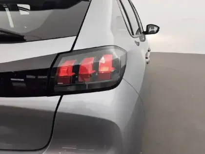 Photo 16 Peugeot 208  PureTech 75 S&S BVM5